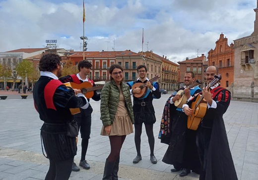 Tunos en la Plaza Mayor de Medina del Campo Olga Mohíno