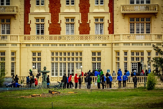 Grupo de inmigrantes llegados desde Canarias al Balneario de Las Salinas en Medina del Campo (Vallladolid) a finales del pasado año. - Foto: Jonathan Tajes