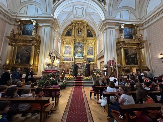 El colegio San Juan de la Cruz de Medina visita Alba de Tormes