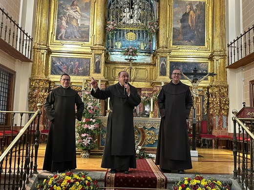 El colegio San Juan de la Cruz de Medina visita Alba de Tormes