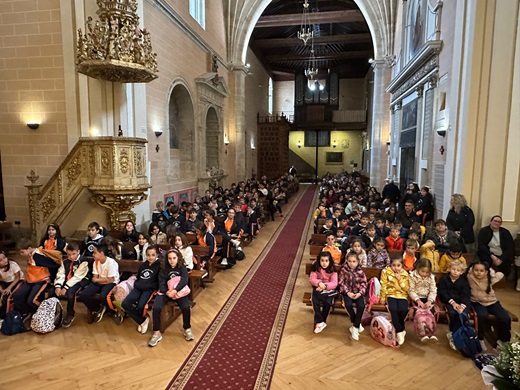 El colegio San Juan de la Cruz de Medina visita Alba de Tormes