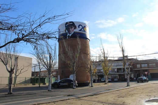 Medina del Campo inaugura un mural en honor al bicentenario de la Policía Nacional // Foto La Voz