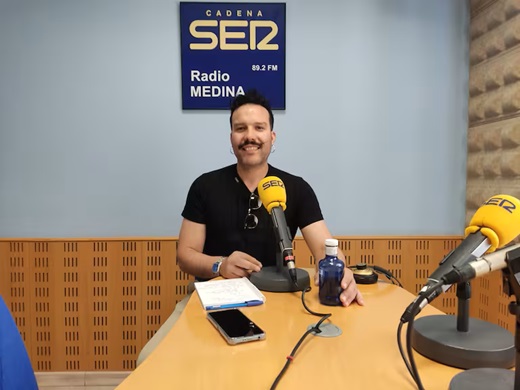 Un siempre sonriente Dani en los estudios de Radio Medina