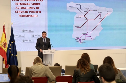 El ministro de Transportes y Movilidad Sostenible, Óscar Puente, informa de actuaciones del sector público ferroviario con incidencia en Castilla y León. / ICAL