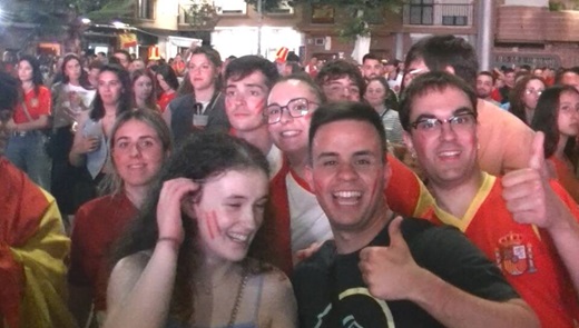 Aficionados en la Plaza de Segovia de Medina del Campo
España Campeona de Europa 2024