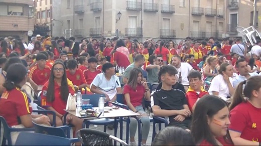 Aficionados en la Plaza de Segovia de Medina del Campo
España Campeona de Europa 2024