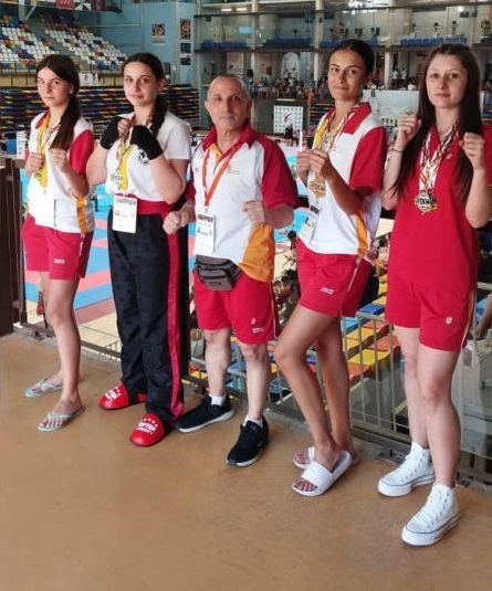 Atletas medinenses triunfan en el Campeonato de España de Kickboxing.