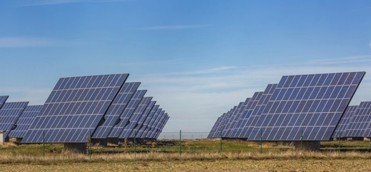 Imagen de archivo de un parque fotovoltaico. - Foto: Jonathan Tajes