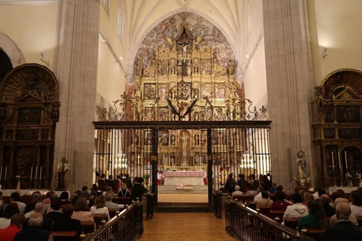 Medina del Campo celebra a San Antonio de Padua con devoción y tradición.