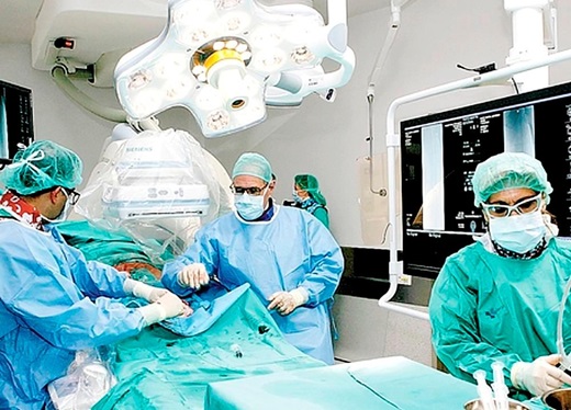 Intervención quirúrgica en el Hospital Clínico Universitario de Valladolid.