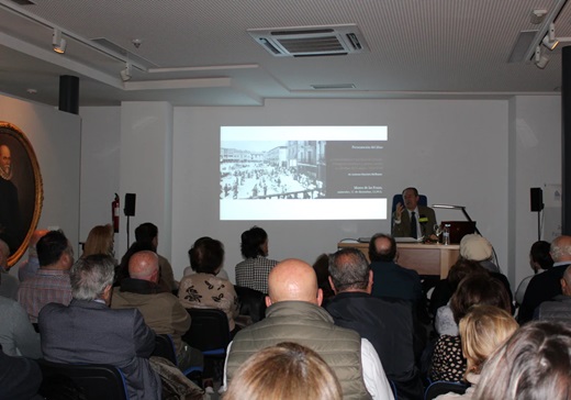 Público disfrutando de la presentación del libro en el Museo de las Ferias Yaiza Cobos