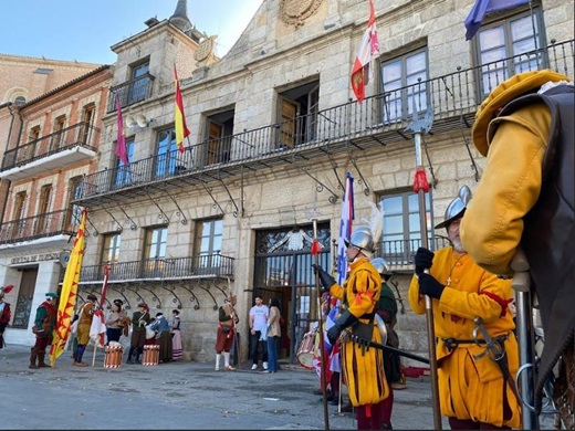 Minuto de silencio en la llegada de Carlos V a Medina // Foto: P. de la Fuente