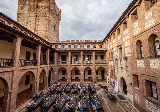 Las 'Catas Singulares en Lugares Únicos', Castillo de la Mota de Medina del Campo, han recibido una Mención Especial a la Mejor Iniciativa Enoturística y la Gastrobodega Martín Berasategui se ha galardonado como la Mejor Oferta Gastronómica de España