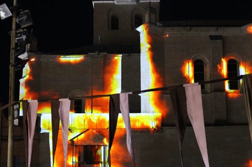 Detalle del mapping “Fuego y valor” de Miguel Martín, un joven de Madrid, proyectado en la Colegiata.