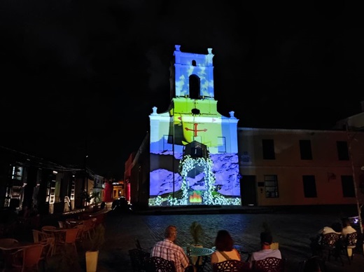 Luz perenne, proyectado en la fachada de la iglesia de San Juan de Dios, ciudad de Camagüey, 18 de abril de 2022.