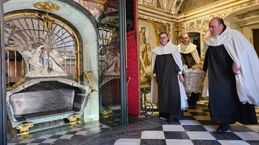 Concluye en Alba la primera fase del estudio del sepulcro de Santa Teresa de Jesús con las primeras conclusiones médicas.