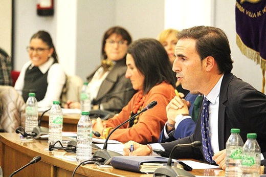 Guzmán Gómez se refiere al voto de Alberto Amigo // Foto Paula de la Fuente Guzmán Gómez se refiere al voto de Alberto Amigo // Foto Paula de la Fuente