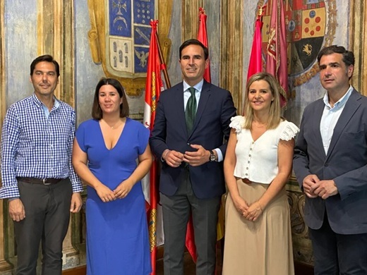 Luis Carlos Salcedo (PP), Nadia González (PP), Guzmán Gómez (PP), Raquel Barbado (PP) y Alberto Amigo (VOX)