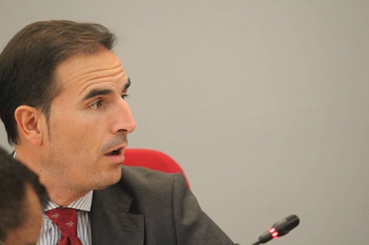 Guzmán Gómez al ver la bolsa de basura Luis Manuel Pascual// Paula de la Fuente