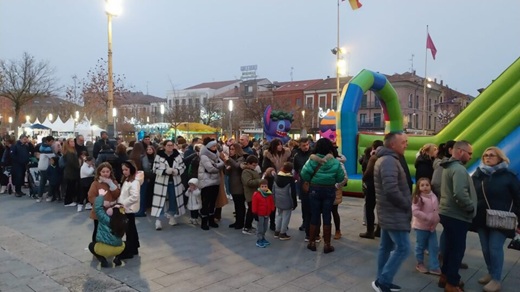 Dracolandia llena de magia Disney la Plaza Mayor de Medina del Campo. ( REPORTAJE FOTOGR&Aacute;FICO )