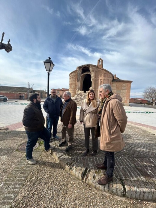 El consejero de Cultura visita la iglesia de Nuestra Señora del Castillo en Muriel de Zapardiel tras el derrumbe parcial del templo. El consejero de Cultura visita la iglesia de Nuestra Señora del Castillo en Muriel de Zapardiel tras el derrumbe parcial del templo.