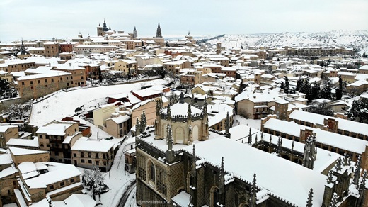 San Juan de los Reyes bajo la nieve de Filomena, foto con dron por @MorillasLaura San Juan de los Reyes bajo la nieve de Filomena, foto con dron por @MorillasLaura