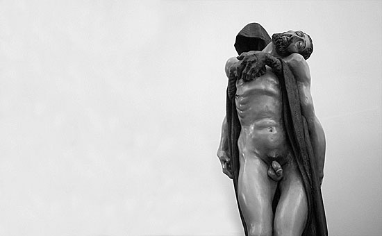 Cristo en brazos de la muerte, escultura de Ricardo Flecha | © Javier García Blanco.