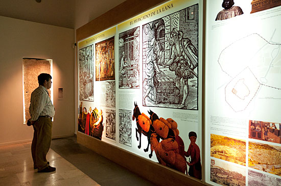 Una de las múltiples salas audiovisuales del Museo de las Ferias | Crédito: Javier García Blanco.