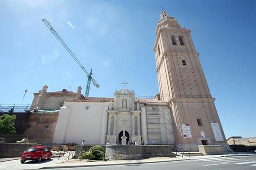 La torre de la iglesia de Matapozuelos se reabre al público tras dos años de rehabilitación. La recuperación de la torre, conocida como la giralda de Castilla, ha costado dos años de trabajo.