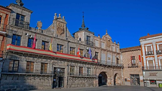 Fachada del Ayuntamiento y Palacio Real Testamentario de Medina del Campo 