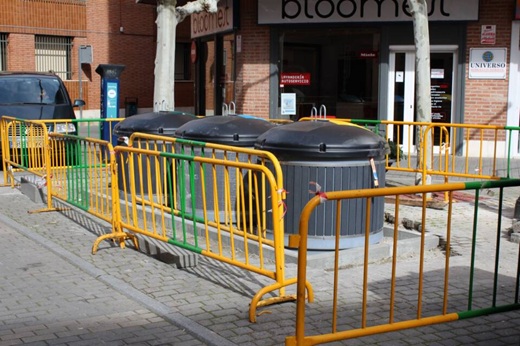 Nuevos contenedores subterráneos instalados en la Plaza del Pan de Medina del Campo // Foto: De la Fuente
