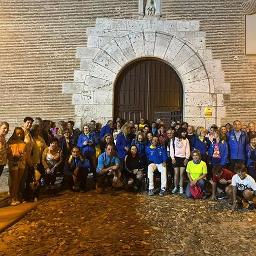 Llegada de la marcha peregrina nocturna a la Iglesia de Santa María de Villaverde de Medina // Fuente: RR.SS. Ayuntamiento de Villaverde de Medina