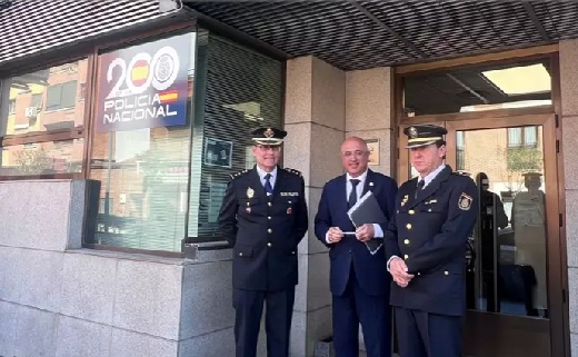 Alberto Jiménez, primero por la derecha; Jacinto Canales, en el centro, y Francisco J. Oterino, a la izquierda. Alberto Jiménez, primero por la derecha; Jacinto Canales, en el centro, y Francisco J. Oterino, a la izquierda.