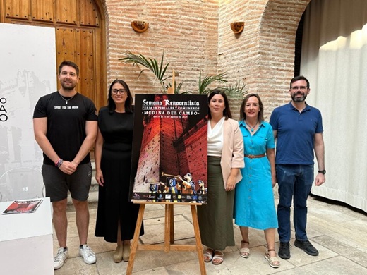 Jorge, en representación de la Asociación Cultural Cristóbal de Mondragón y del bando imperial; Patricia Carreño, concejala de Desarrollo Local y Rural; Nadia González, concejala de Turismo, Festejos y Participación Ciudadana; Manuela y Toni, representantes del bando comunero (de izq a dcha) // Foto La Voz