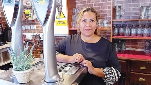 Angélica en el Bar El Punto de Hornillos de Eresma Fotografía cedida a EL ESPAÑOL de Castilla y León