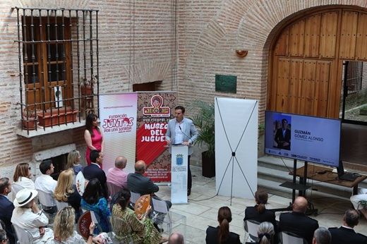 Inauguramos en #MedinadelCampo el I Encuentro Nacional del Juguete. 