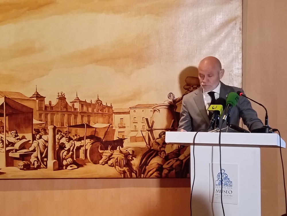 Presentación del cuadro “Feria en la Plaza Mayor de Medina del Campo”, de José Ma García “Castilviejo”, prestado por la Cámara de Comercio de Valladolid, y su dibujo preparatorio donado recientemente a nuestro museo. ( REGRESAMOS ) Presentación del cuadro “Feria en la Plaza Mayor de Medina del Campo”, de José Ma García “Castilviejo”, prestado por la Cámara de Comercio de Valladolid, y su dibujo preparatorio donado recientemente a nuestro museo. ( REGRESAMOS )