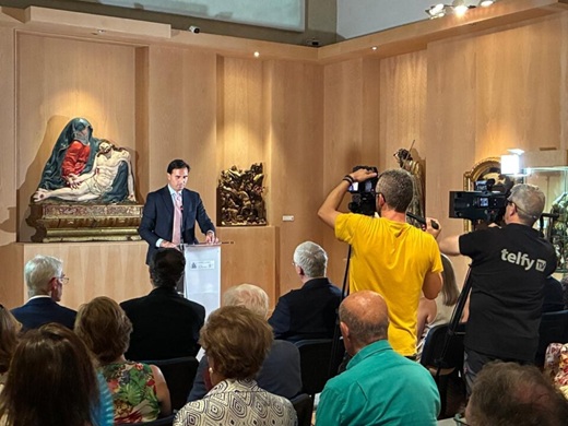 Visita del embajador de Bélgica, Didier Nagant de Deuxchaisnes, saludando a Antonio Sánchez y Guzmán Gómez