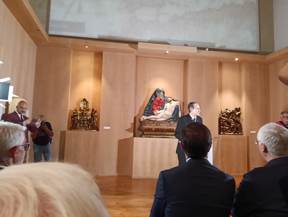 Visita del Embajador de Bélgica en España, y la posterior inauguración de la exposición “Simón Ruiz y Cristóbal de Mondragón. Dos grandes personajes del siglo XVI”. ( REGRESAMOS ) Visita del Embajador de Bélgica en España, y la posterior inauguración de la exposición “Simón Ruiz y Cristóbal de Mondragón. Dos grandes personajes del siglo XVI”. ( REGRESAMOS )