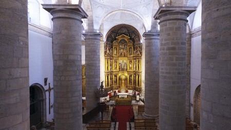 Interior de la Iglesia de los Santos Juanes, en Nava del Rey.