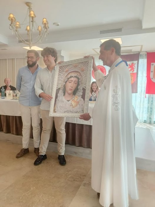 Grupo de Devotos "Virgen de la Antigua" está en Medina Del Campo (Valladolid,Castilla Y León).