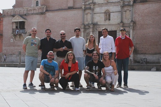 Parte del equipo de RTV Medina y Comarcas se prepara para la retransmisión de los encierros tradicionales de San