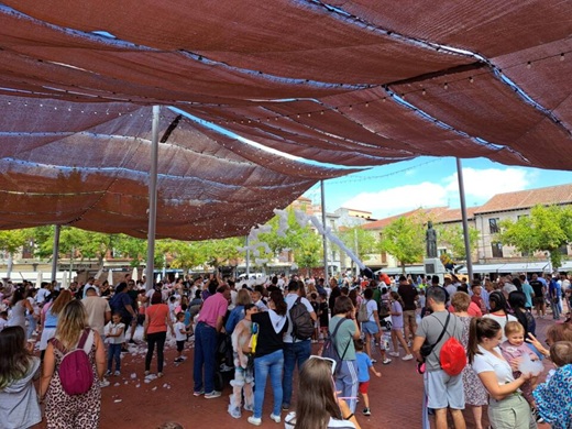 Sombreado en la Plaza Mayor de la Hispanidad durante San Antolín 2024 // Foto: Paula de la Fuente
