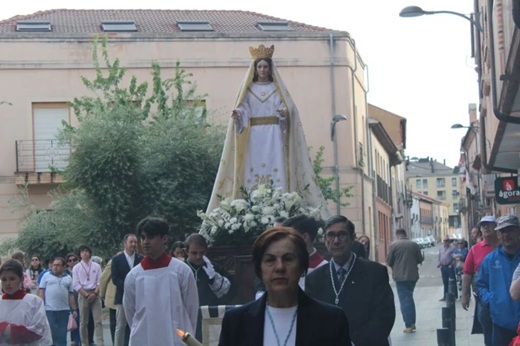 La Virgen de la Alegría vuelve a procesionar en Medina del Campo con motivo del Vía Lucis