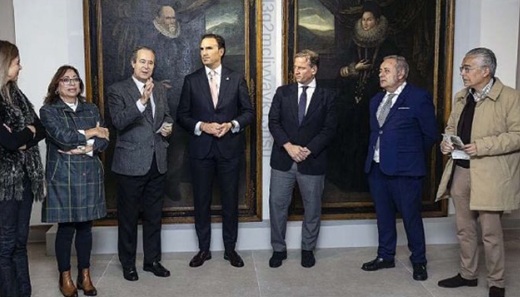 El comisario de la exposición, Antonio Sánchez del Barrio, explicó el contenido de la muestra a los primeros visitantes.SANTI OTERO El comisario de la exposición, AntonioSánchez del Barrio, explicó el contenido de la muestra a los primeros visitantes.SANTI OTERO